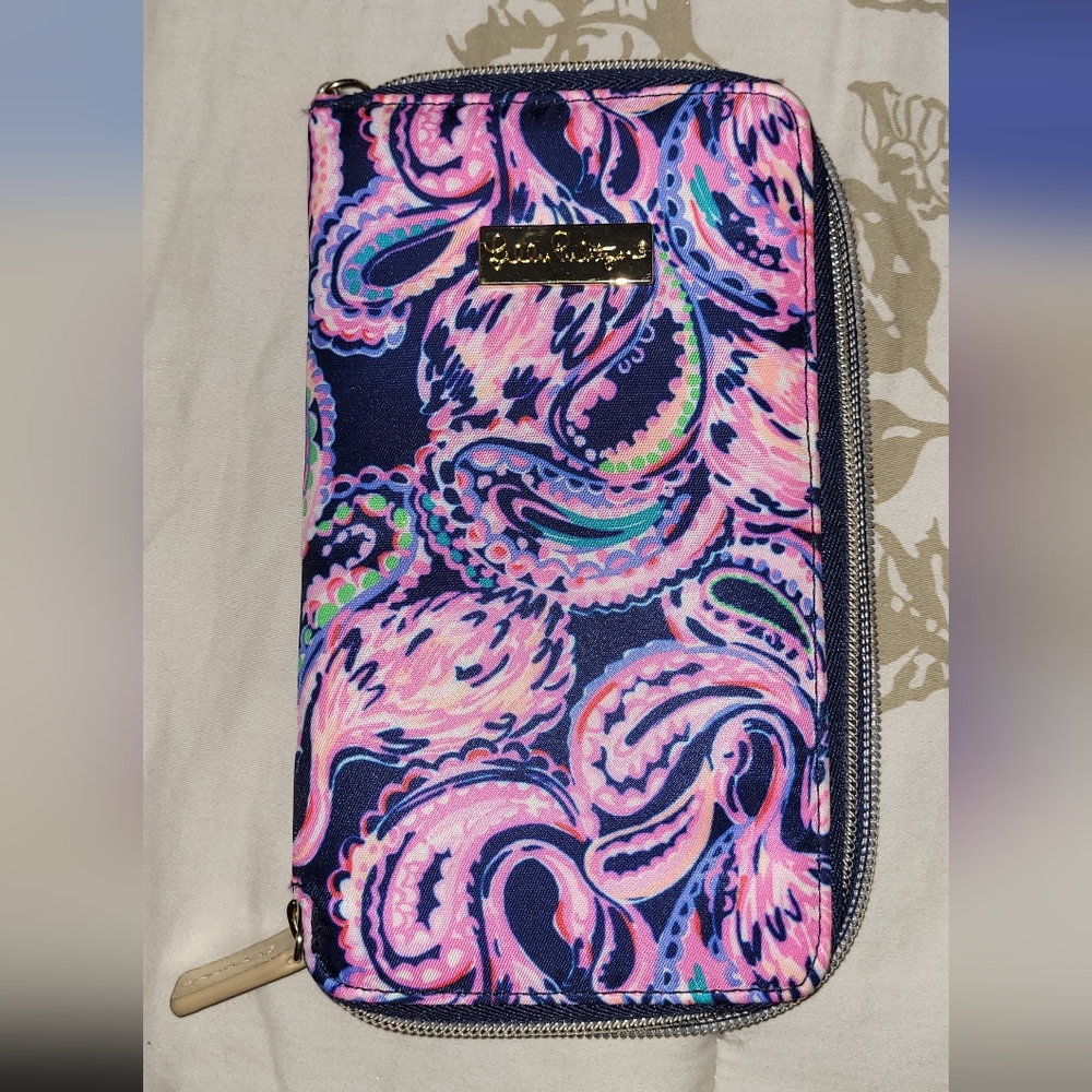 Lilly Pulitzer Wallet in Oyster Bay Navy Flock to the Top